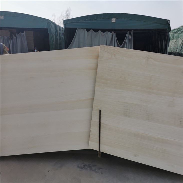 Madera de Paulownia de 18 mm.